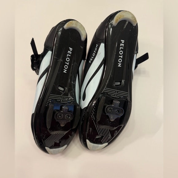 Peloton clip in shoes 39 - like new (wore maybe once - 2x max!!! - Picture 6 of 6